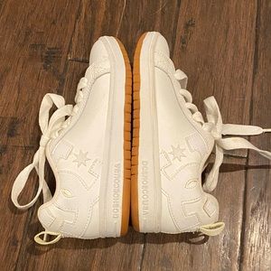 Kids sz 2 DC Court Graffik Model sneakers brand new